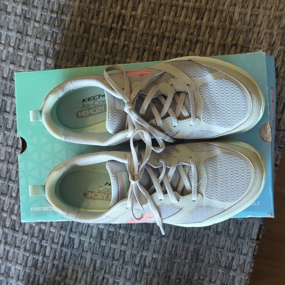 Women's Skechers Flex Appeal 4.0 size 8